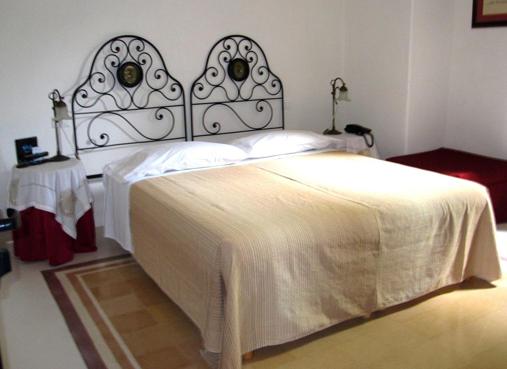 Hotel Santa Marina Antica Foresteria ซานตา มาริน่า ซาลินา ภายนอก รูปภาพ